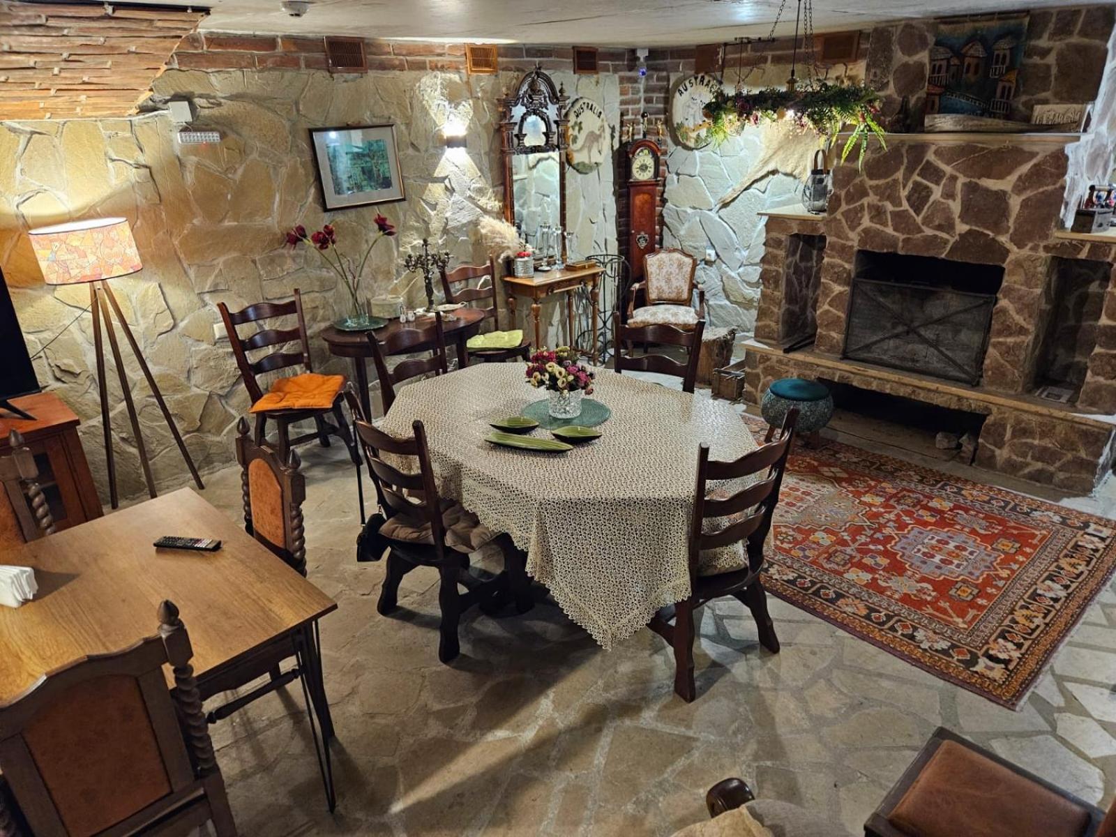 Chogo Hotel Kutaisi Exterior photo